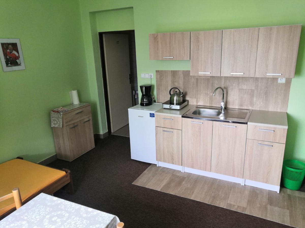 Ubytovani, Homestay *